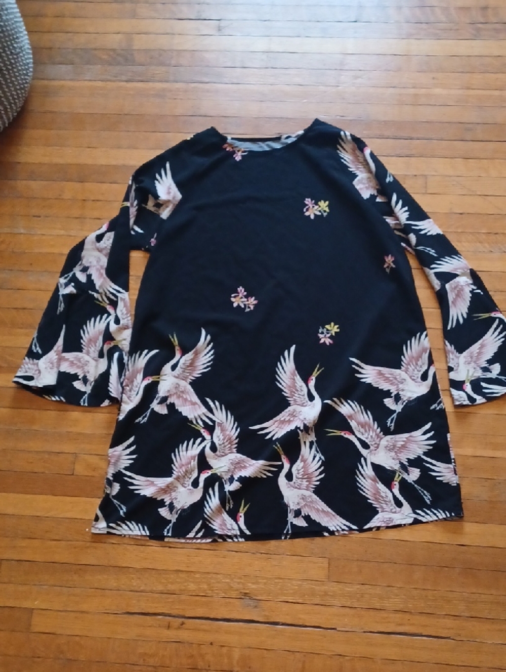 Black Crane Print Tunic with Crane Motif - Shein
